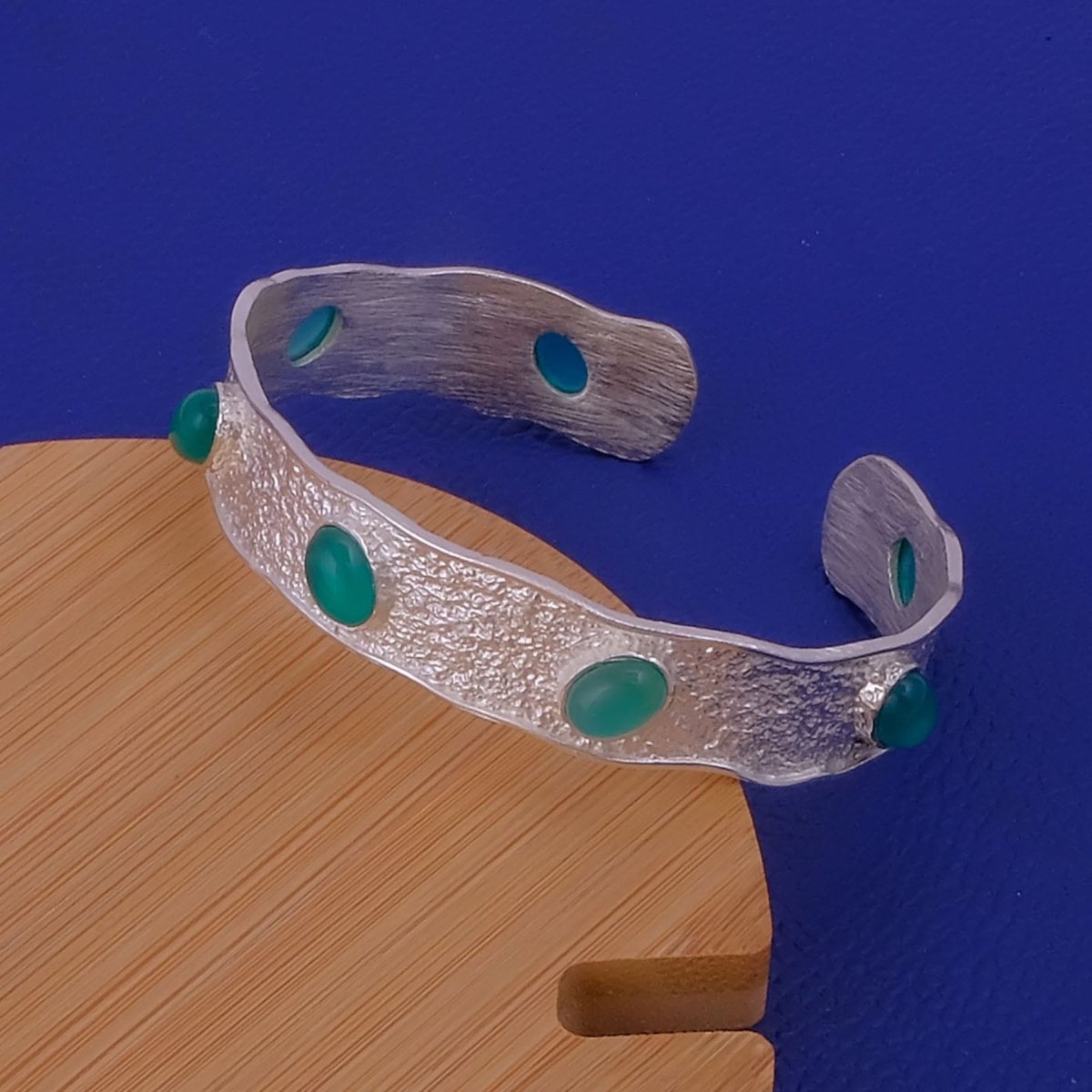 Natural Green Onyx Wavy Cuff Bangle, Textured Silver - Plated Statement Jewelry 5165