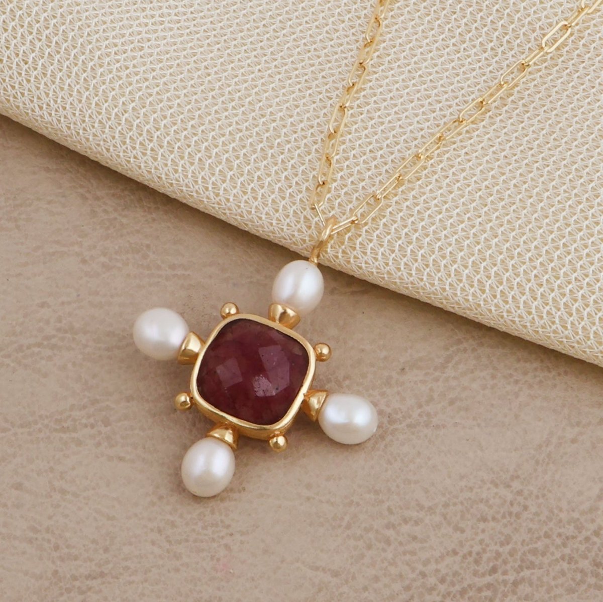 Paperclip Chain Necklace with Pink Strawberry Quartz and Pearl Gemstone Pendant 5406