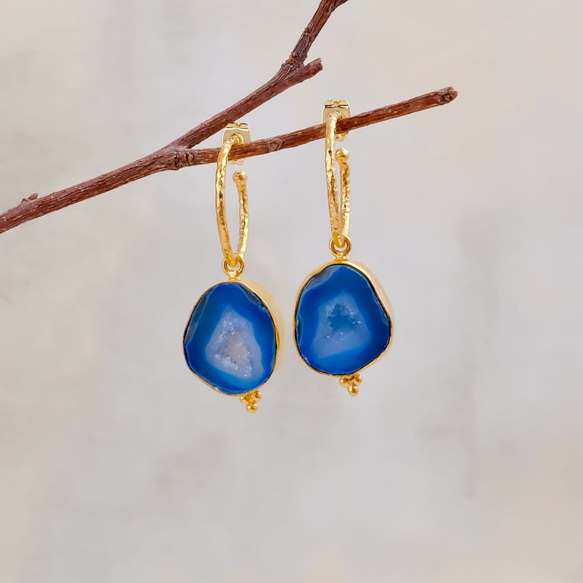 Black Geode Hoop Earring, Hammered Design Gold Plated Jewelry 5065