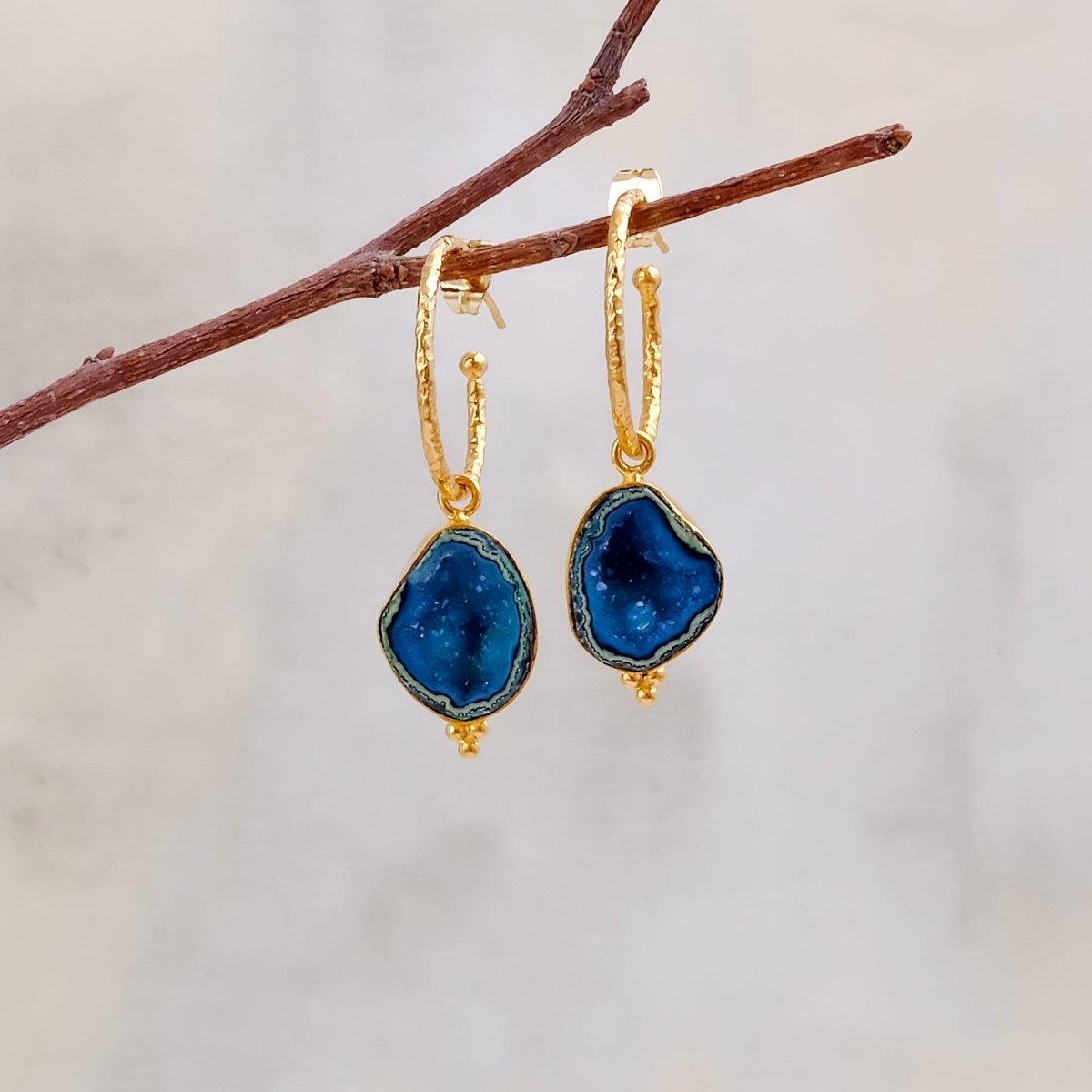Black Geode Hoop Earring, Hammered Design Gold Plated Jewelry 5065