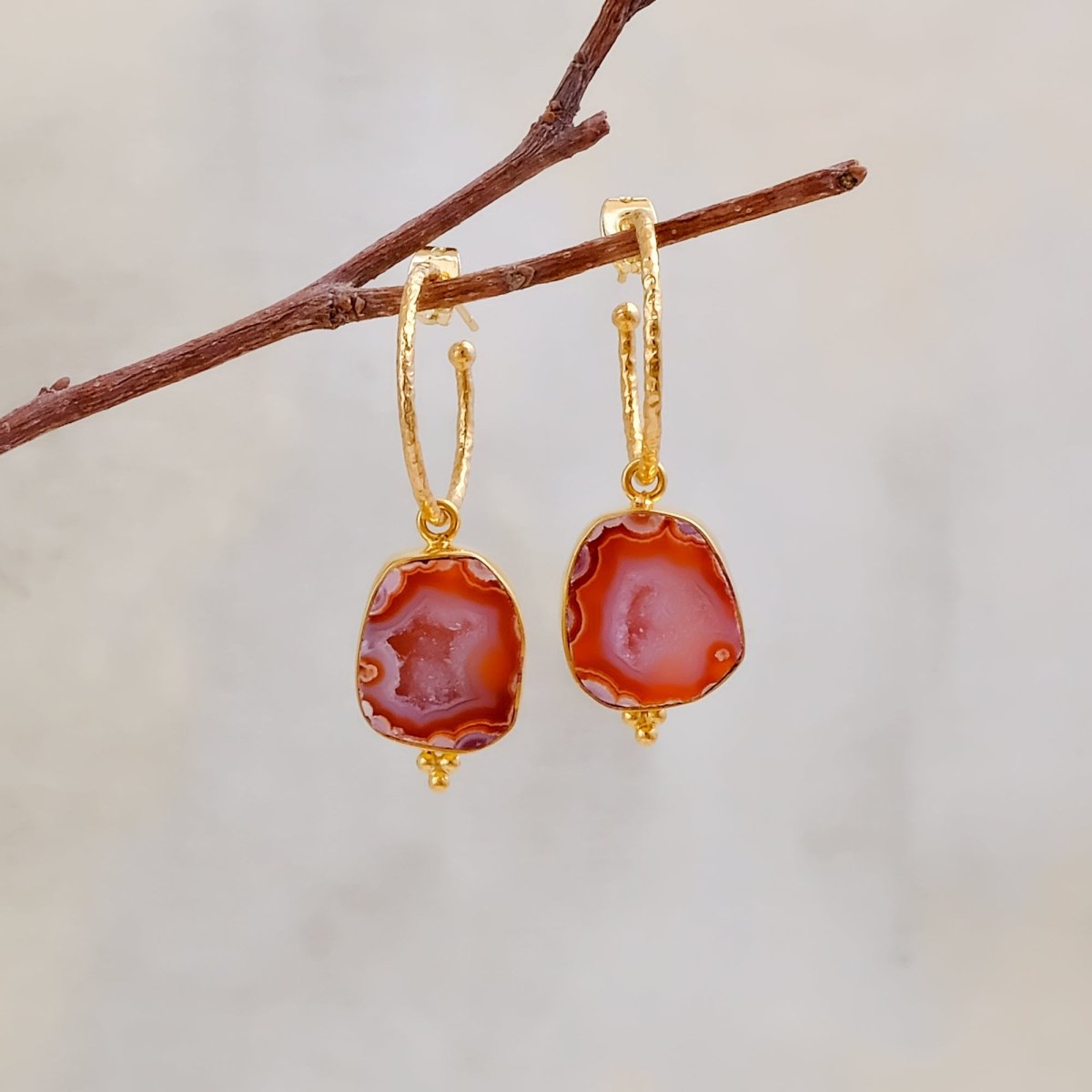 Black Geode Hoop Earring, Hammered Design Gold Plated Jewelry 5065