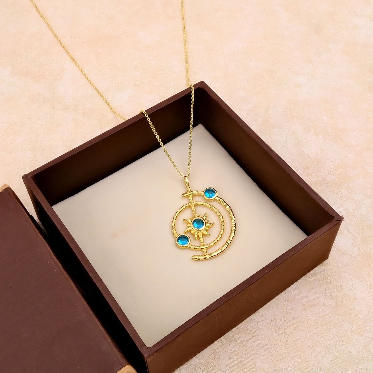 Celestial Sunburst Pendant Necklace with Faceted pink fuchsia in Gold Plated 5403