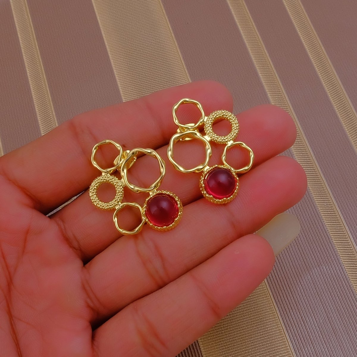 Gold Plated Textured Multi - Circle Stud Earrings With Pink Fuchsia Gemstone CE - 1017