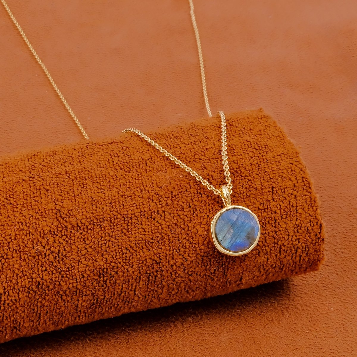 Green Strawberry Quartz Raw Gemstone, Round Shape Pendant Necklaces CN - 1003