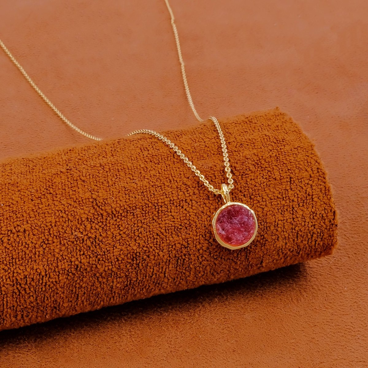 Green Strawberry Quartz Raw Gemstone, Round Shape Pendant Necklaces CN - 1003