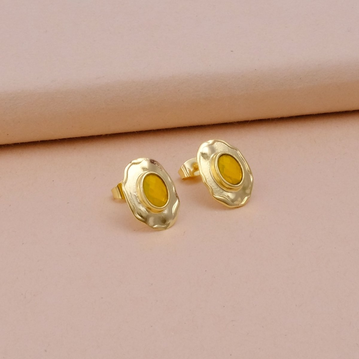 London Blue Topaz Gemstones Studs Gold Plated Hammered Style Stud Earrings yellow Chalcedony