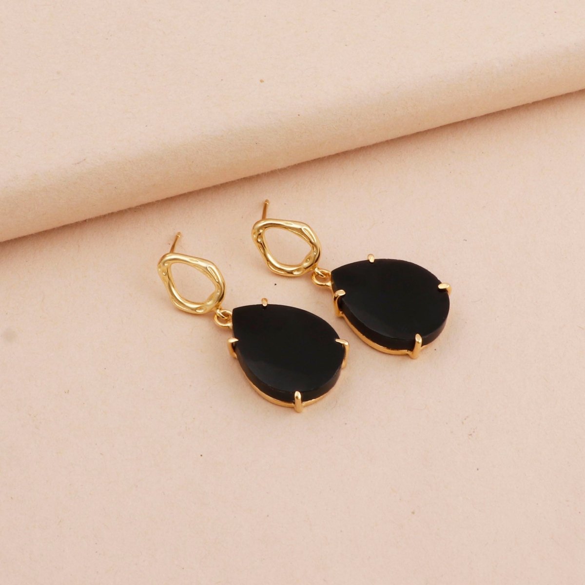 Mohave Turquoise Earring Gold Plated Teardrop Hammered Prong Setting Gemstone Earring Black Onyx