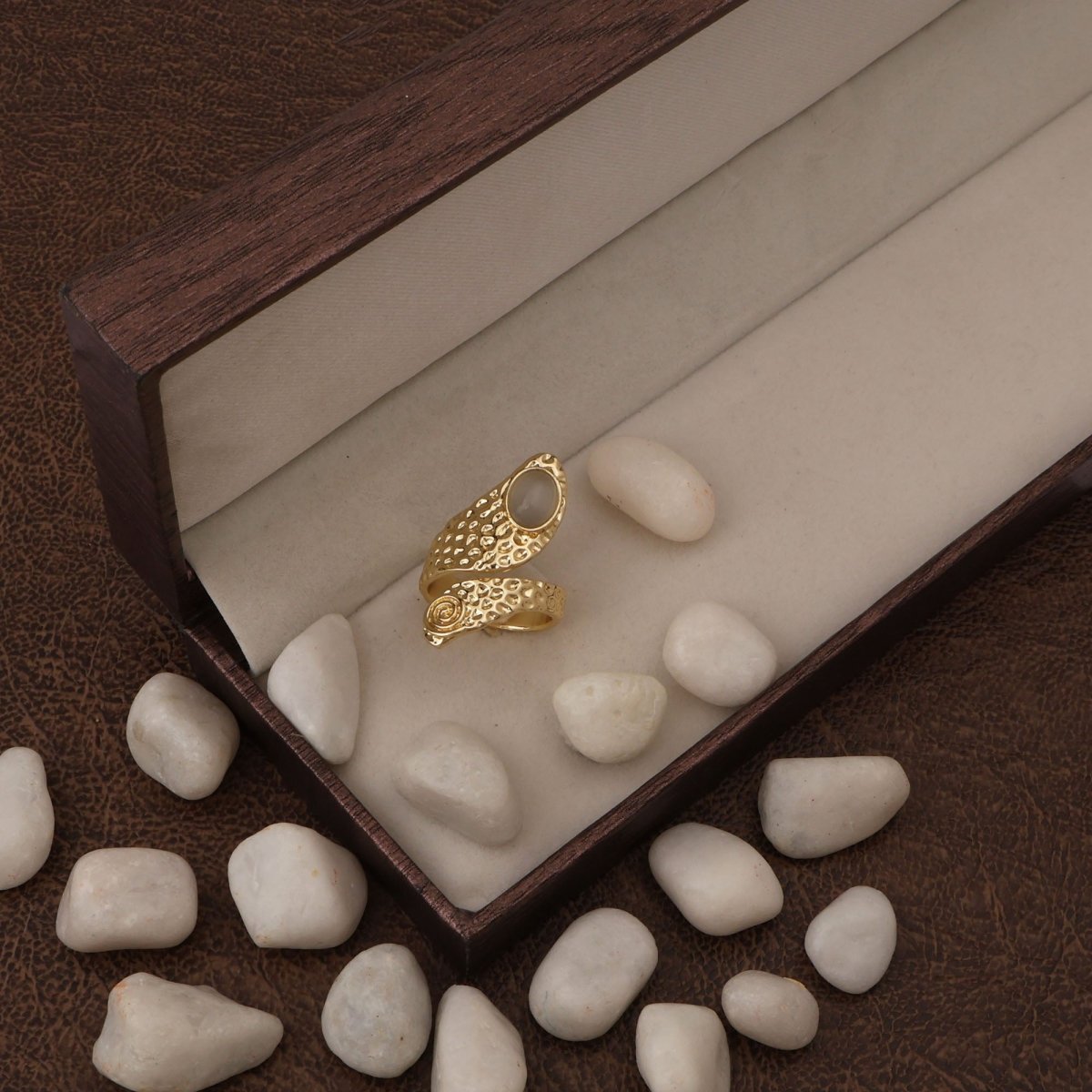 Natural Green Onyx Gemstone Hammered Design Gold Plated Rings CR - 1015
