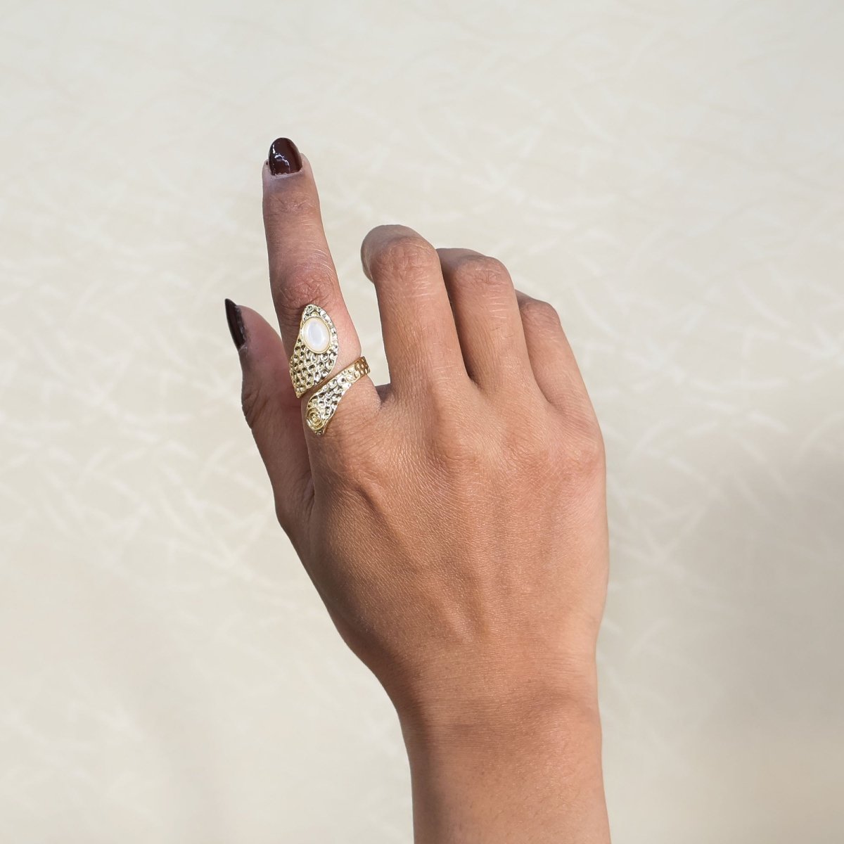 Natural Green Onyx Gemstone Hammered Design Gold Plated Rings CR - 1015