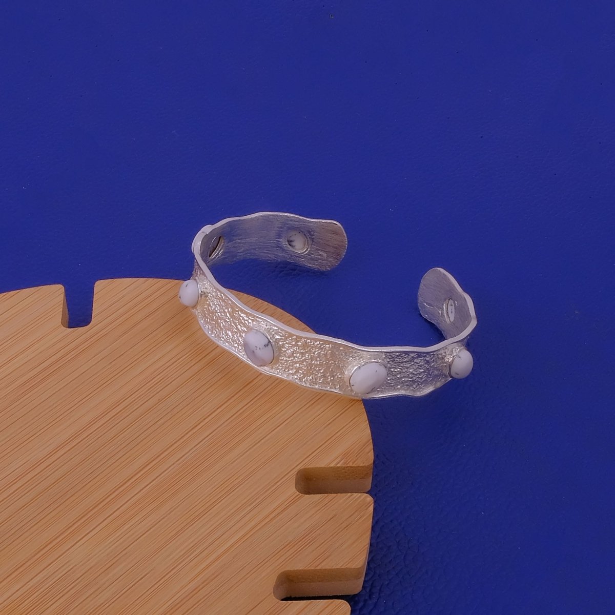 Natural Green Onyx Wavy Cuff Bangle, Textured Silver - Plated Statement Jewelry 5165