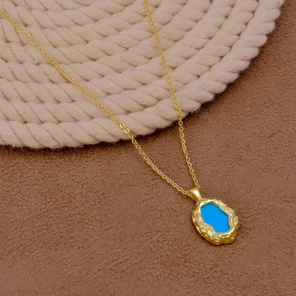 Textured Frame Gold Plated Necklace, Gemstone Resin Pendant Necklace CN-1001