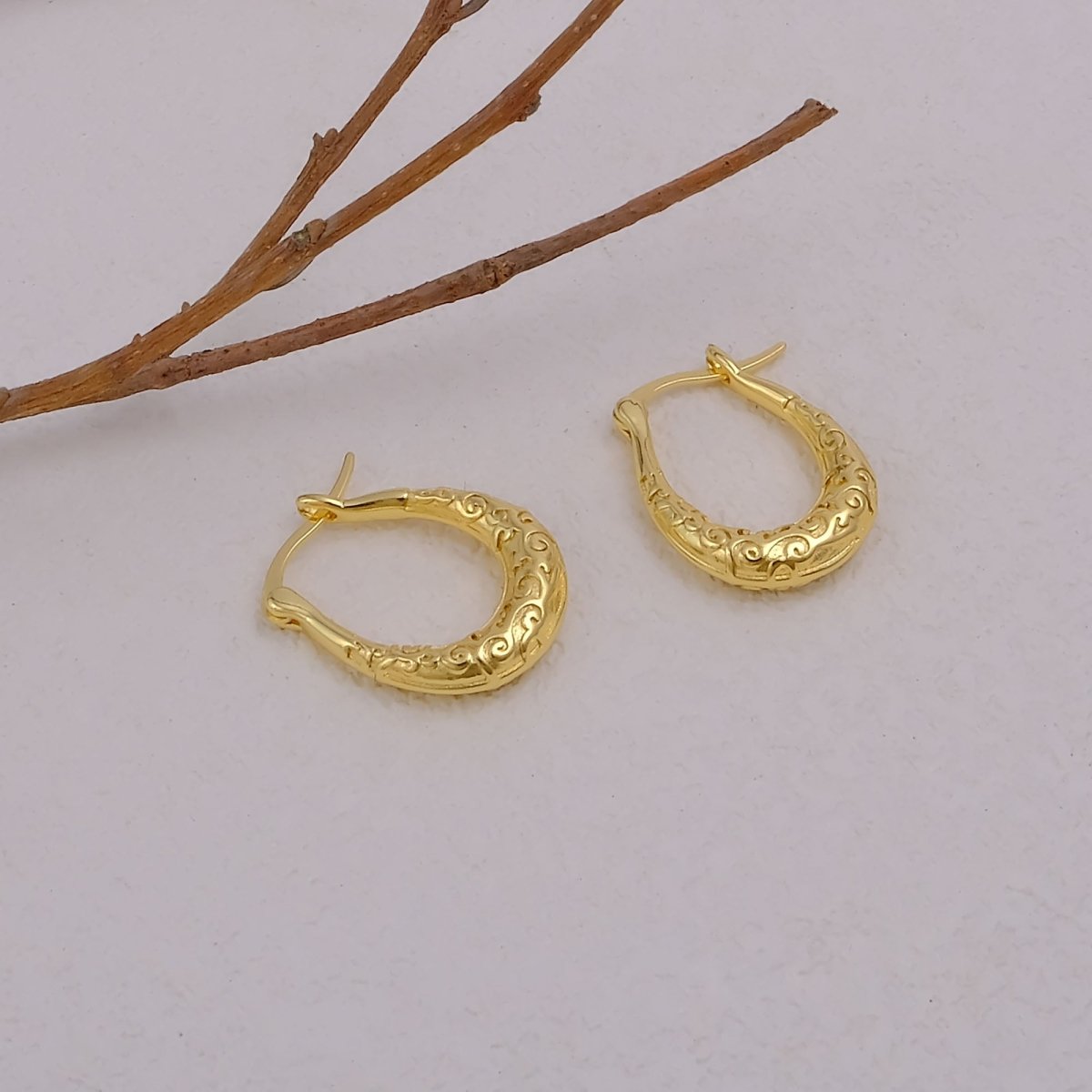 Vintage Style Textured U Gold Plated Fashion Hoop Earrings
