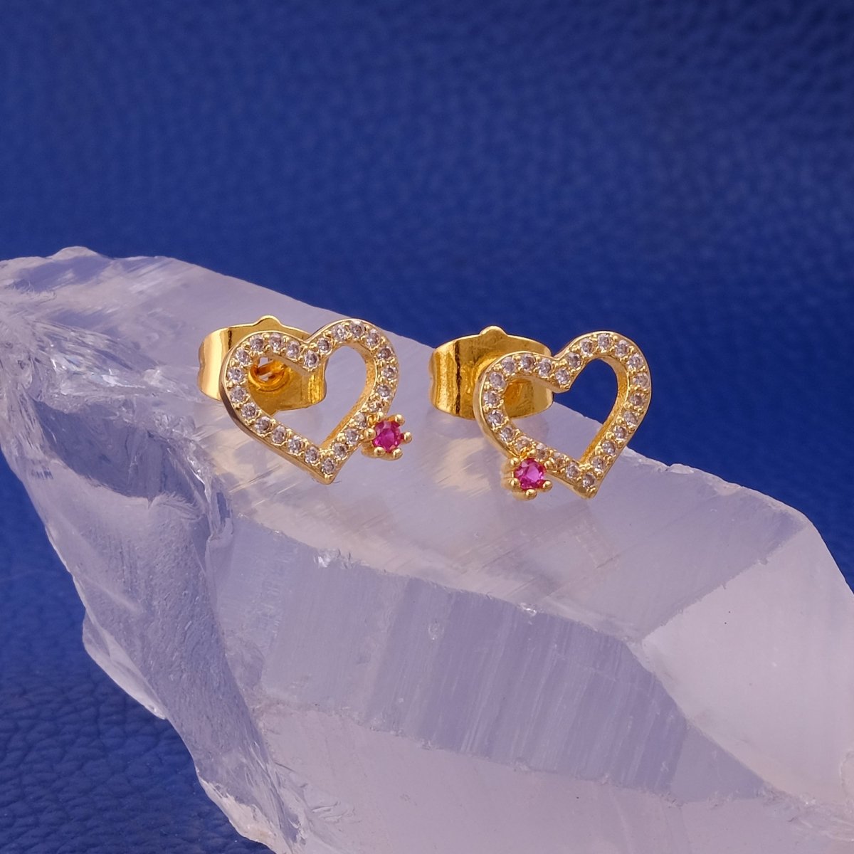 White and Red Cubic Zircon Gemstone Stud Earrings Elegant Heart Gold Plated Jewelry